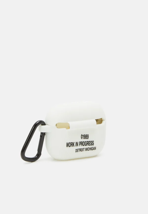 Service Clients Dédié Carhartt WIP Signature Airpods 3 Case Unisex – Autres Accessoires – Glow In The Dark 3